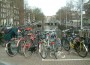 Jalgrattaid on täis kogu Amsterdam. Mida leitakse linna kanalitest nende puhastamise ajal kõige rohkem? Õige vastus on jällegi: jalgrattaid.