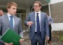 Ministrid Rannar Vassiljev ja Kristen Michal käisid eile väetisetehases Nitrofert, kes plaanib sügisel pikaajalise madalseisu tõttu maailmaturul koondada kõik 426 töötajat.