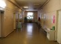Kiviõli polikliinikusse loodav perearstikeskus tagaks renoveeritud ruumid nii arstidele kui patsientidele, kes praegu peavad vastuvõttu ootama hämarates ja pikka aega remondita olnud koridorides.
