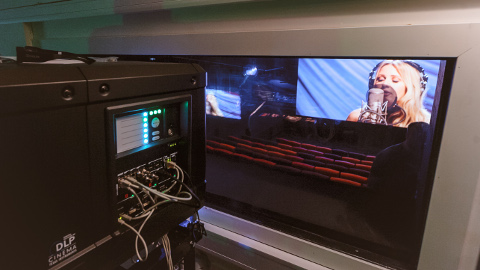 Apollo Kino juhid kinnitavad, et Narva uuenenud kinosaalid on varustatud kinotehnika viimase sõna järgi. See käib nii projektorite kui heliseadmete kohta.