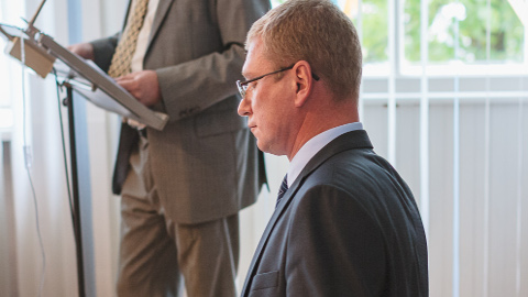 Poliitik ja juristist ettevõtja Aleksandr Jefimov läheb kohtusse. "Ma pean ise selles asjas selgusele jõudma," sõnas ta, välistamata, et võis raamatupidamisasjades eksida.