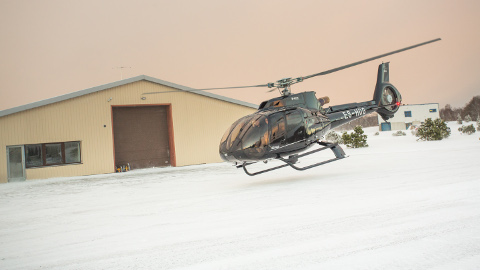Oleg Gross lendas Ida-Virumaale esimest korda oma Eurocopter EC 130 tüüpi lennumasinaga, mille ostis tänavu sügisel.