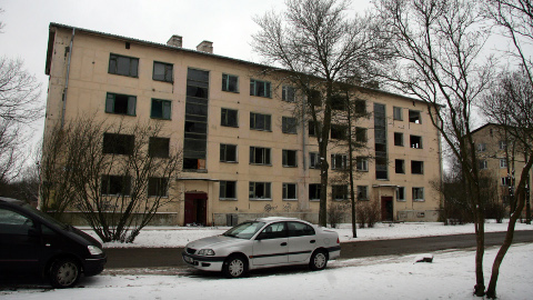 Mahajäetud Vahtra tänava majas asuvate korterite omanikelt nõutakse akna- ja ukseavade sulgemist, et võõrad sinna kolama ei pääseks.