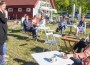 Teeõhtu disaineriga juhatas sisse Toila sadamasalongi perenaine Luise Sommer. Oma järge ootas kohtumiste sarja avakülaline, vaibakunstnik Leeda Ots (paremal).